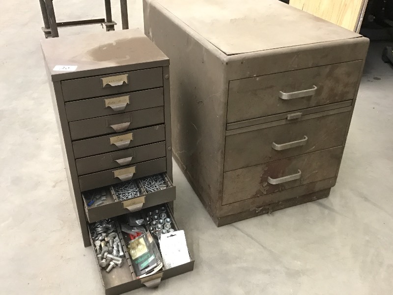 lot 20 image: Lot Of Hardware