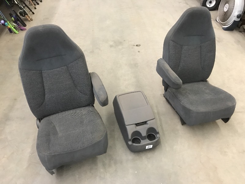 lot 24 image: F-350 Bucket Seats & Console