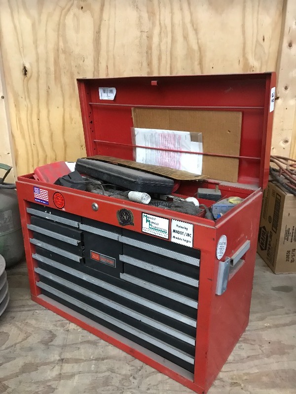 lot 28 image: Steel Toolbox
