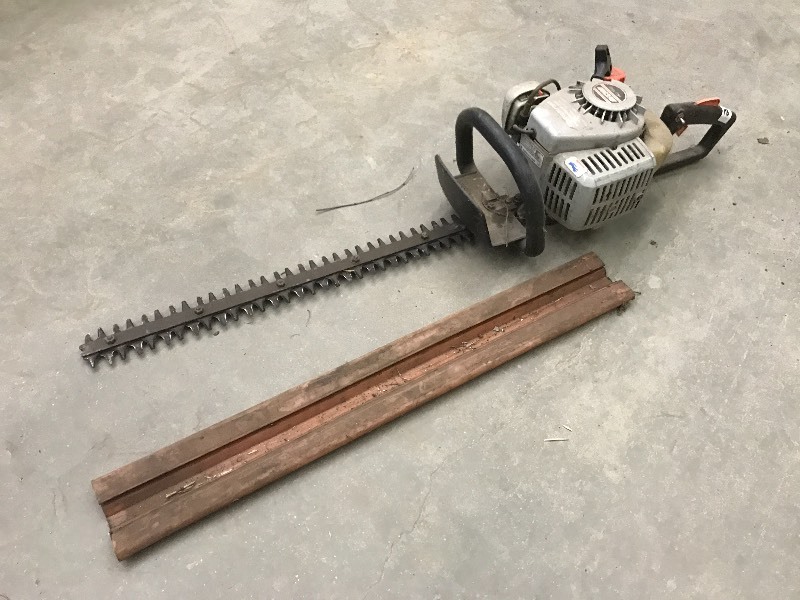 lot 29 image: Echo Hedge Trimmer
