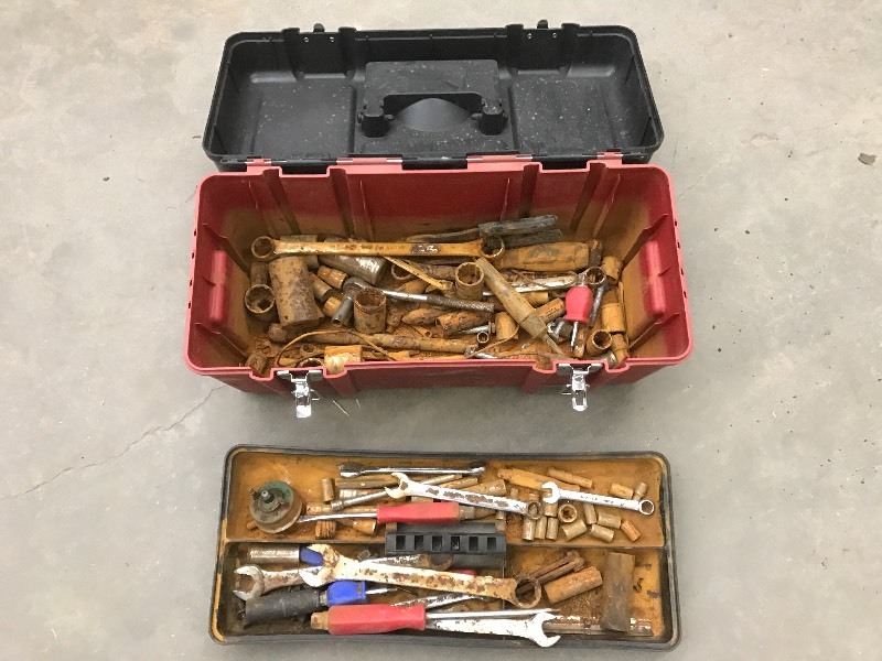 lot 30 image: Plastic Toolbox