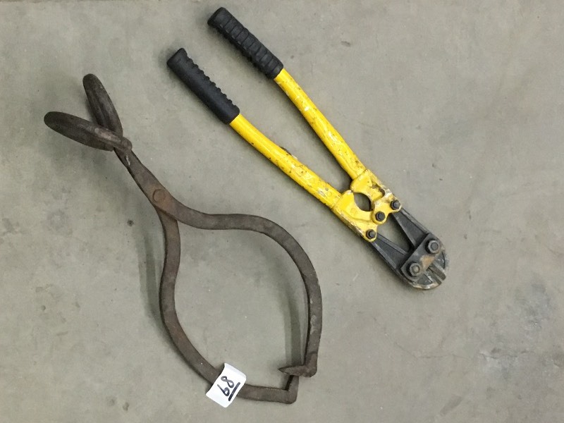 lot 68 image: Bolt Cutters & Carry Tongs