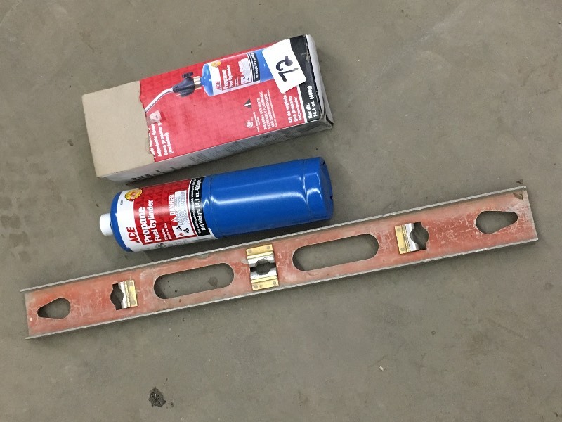 lot 72 image: Level & Torch Kit