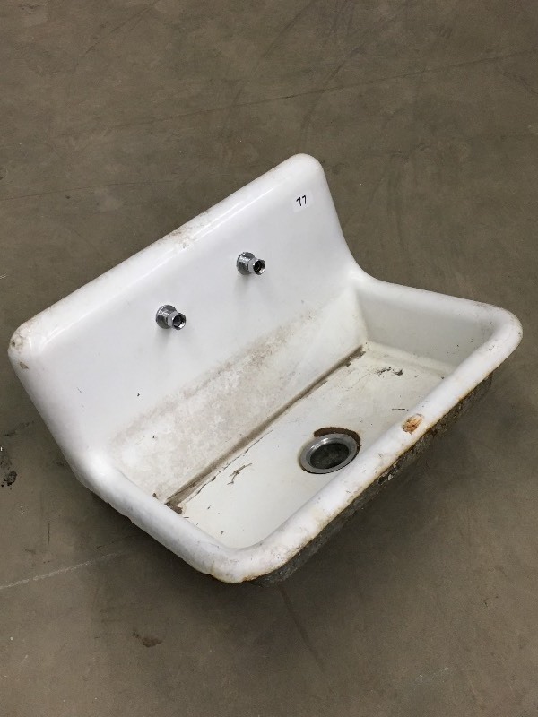 lot 77 image: Cast Iron Sink
