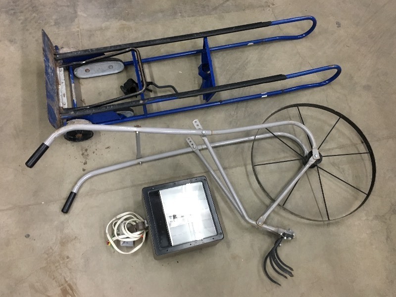 lot 81 image: Lot Of Garage Items
