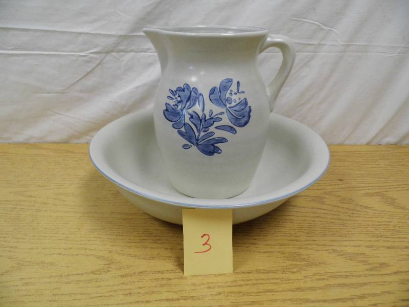 lot 3 image: Pfaltzgraff Dishes