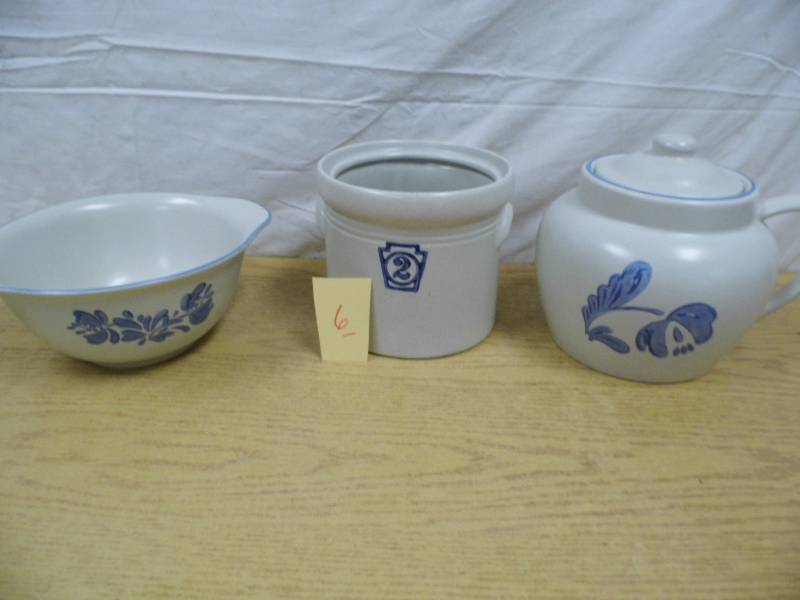 lot 6 image: Pfaltzgraff Dishes