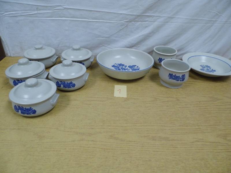 lot 7 image: Pfaltzgraff Dishes