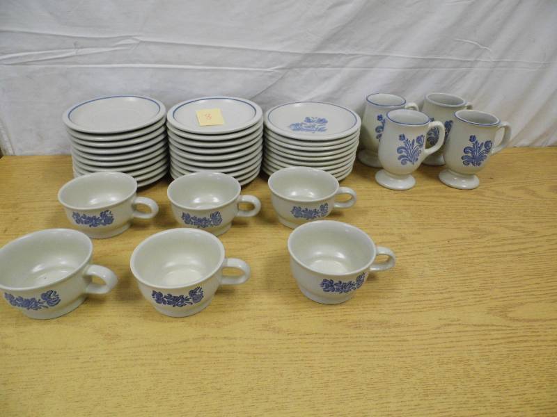 lot 8 image: Pfaltzgraff Dishes