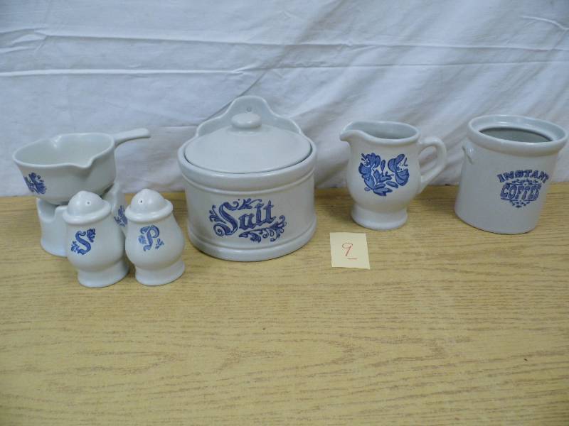 lot 9 image: Pfaltzgraff Dishes