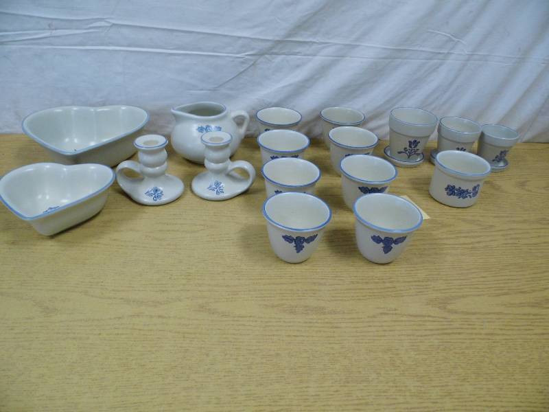 lot 10 image: Pfaltzgraff Dishes