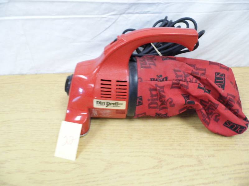 lot 22 image: Dirt Devil