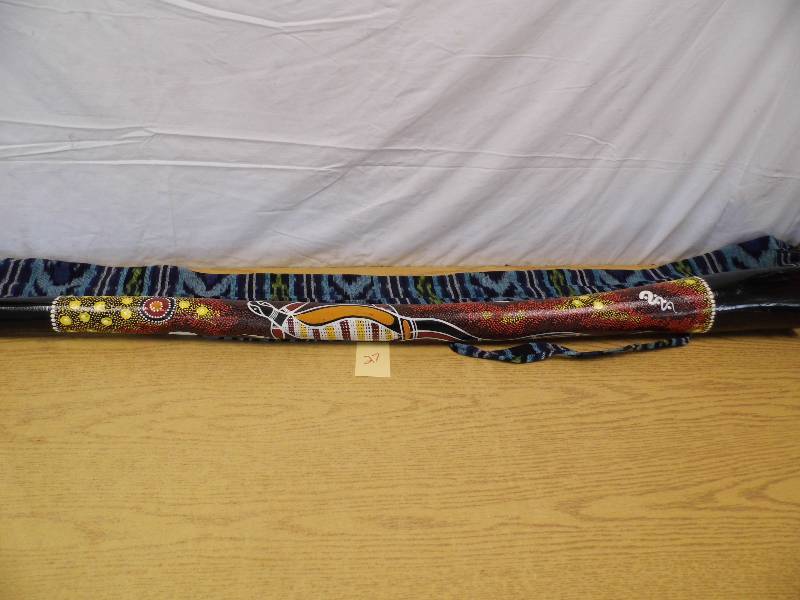 lot 27 image: Painted Horn