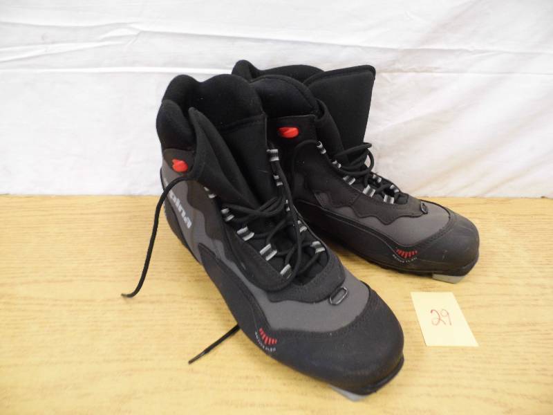 lot 29 image: Alpina Cross Country Ski Shoes - Boots - Guitar Hero