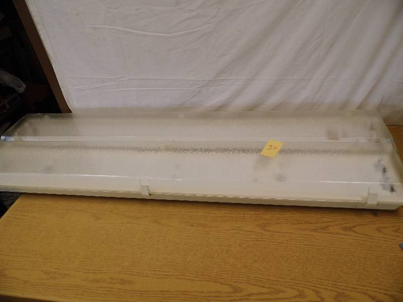 lot 32 image: Flourescent Lights