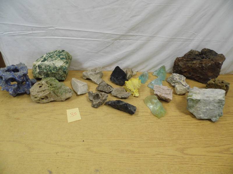 lot 35 image: Aquairum or Landscape Rocks