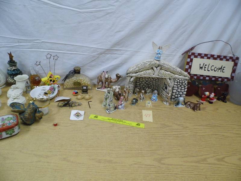 lot 49 image: Nativity Set & Decor
