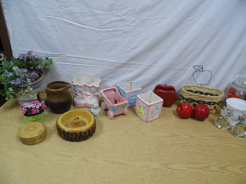 lot 50 image: Repro & Decor
