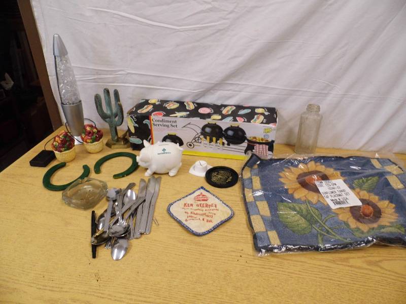 lot 61 image: Condiment Set - Placemats - Misc
