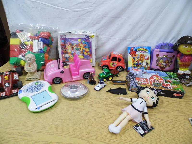 lot 64 image: Dora Light - Games - Toys
