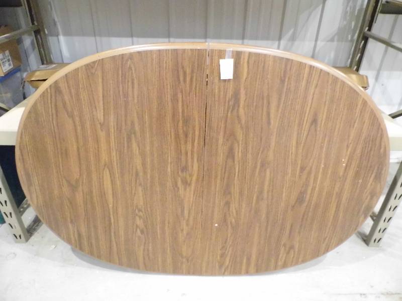 lot 67 image: Table