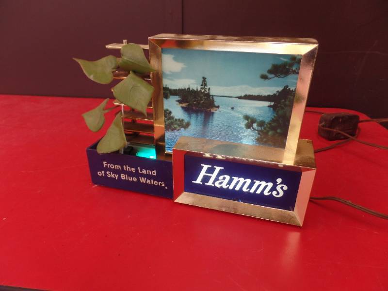 lot 210 image: Hamms Light Up Sign