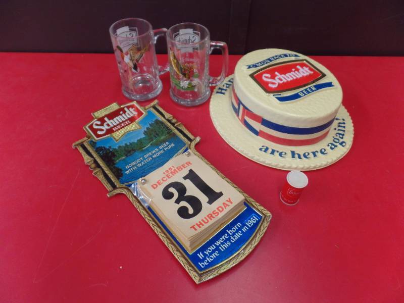 lot 221 image: Schmidt Beer Collectibles