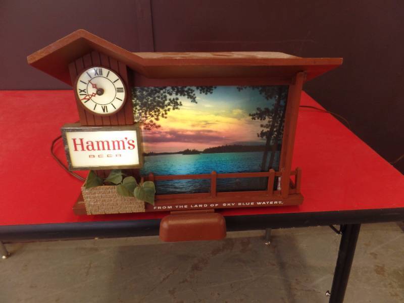 lot 204 image: Hamms Light Up Clock Sign