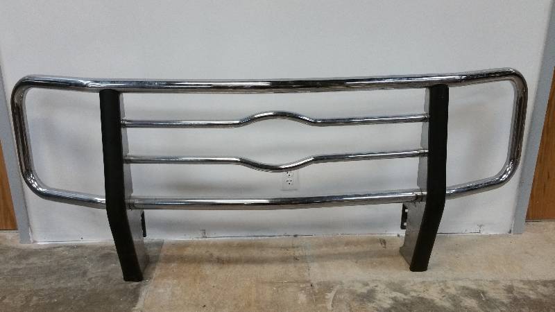 lot 66 image: Luverne Classic Truck Tubular Upright Grille Brush Guard Chrome Color