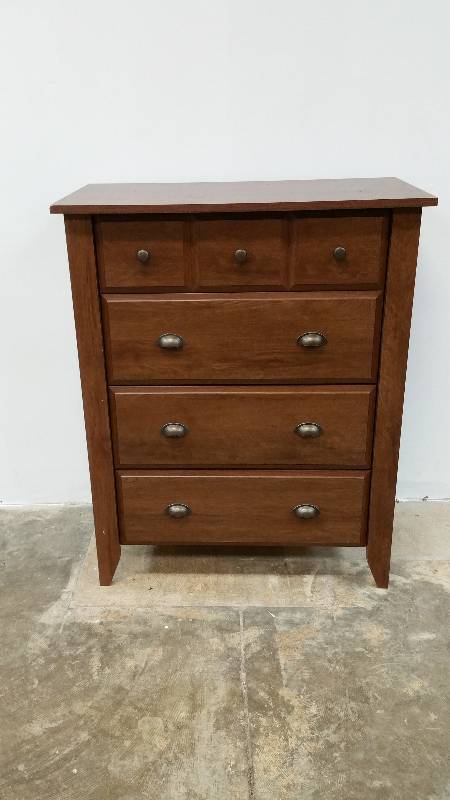 lot 67 image: Sauder 4-Drawer Chest