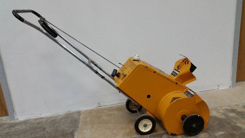 lot 89 image: MTD Vintage 20 Two Cycle Snow Thrower - FOR PARTS