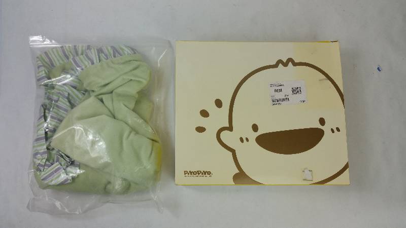 lot 99 image: Piyo Piyo Bathing Baby Gift Set & Trend Lab Ruffle Green Blanket