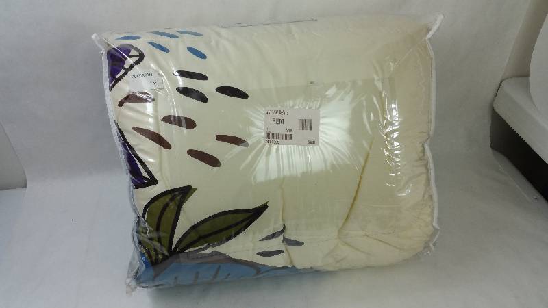 lot 106 image: Alcove Talullah Comforter Set  Sheet Set - Queen