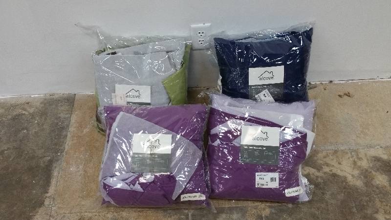 lot 108 image: 4 pc. Alcove Solid-Color Reversible Accessory Set - Queen, King & Twin