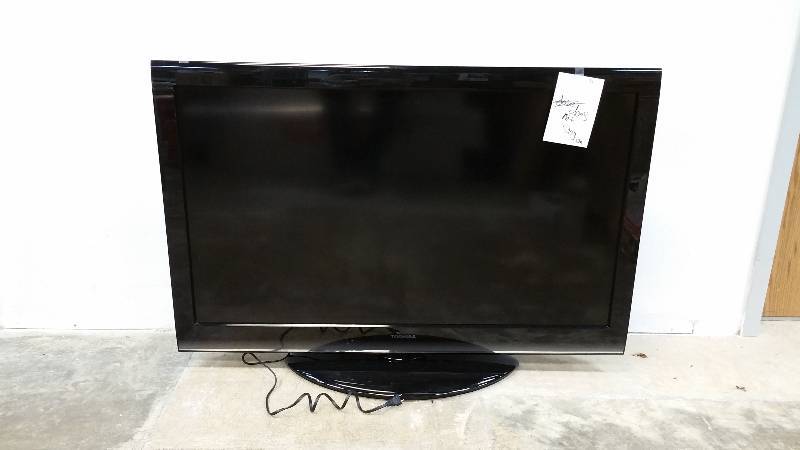 lot 115 image: Toshiba 46 1080p LCD HDTV - FOR PARTS