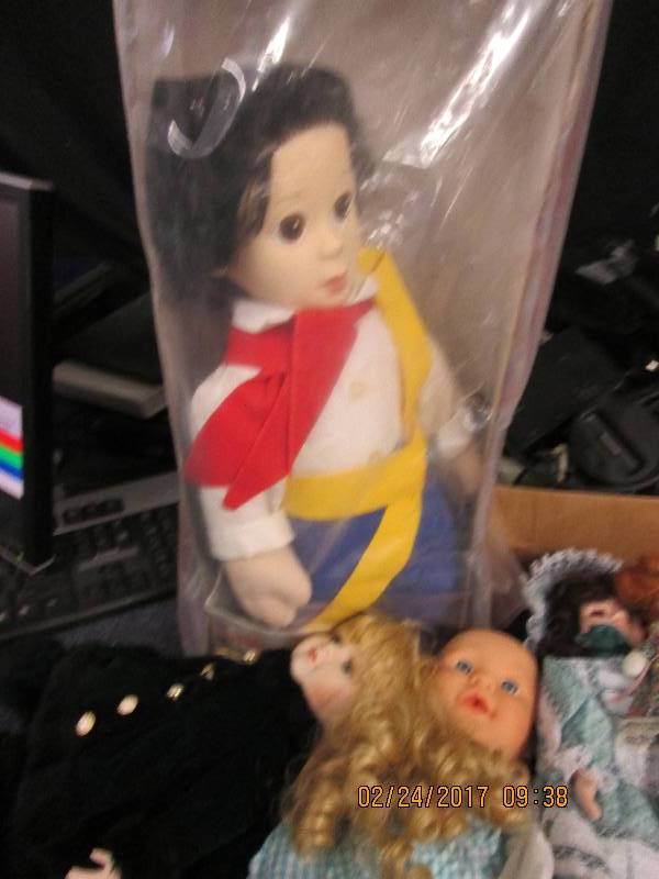 lot of dolls ...