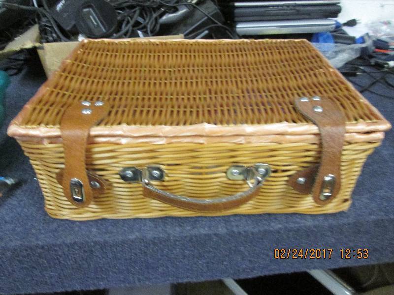 latching wicker basket with bubbles...