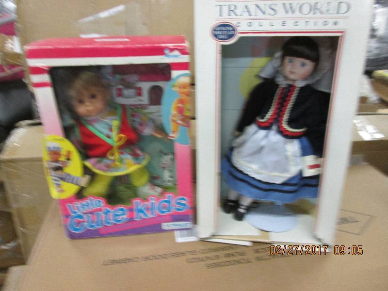 2 dolls both look new ...