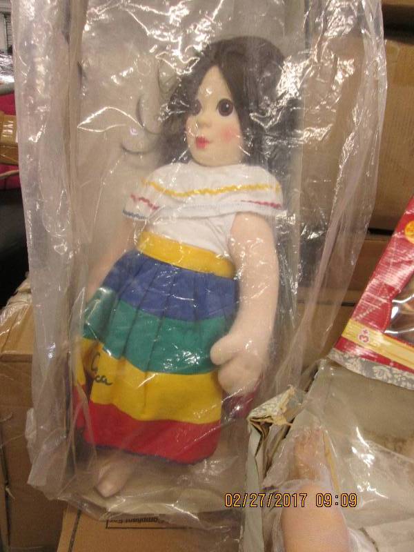 3 dolls all look new ...