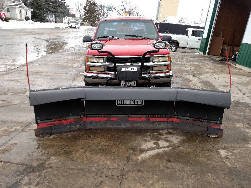 lot 9 image: 1996 Chevrolet 2500 Silverado Plow ...
