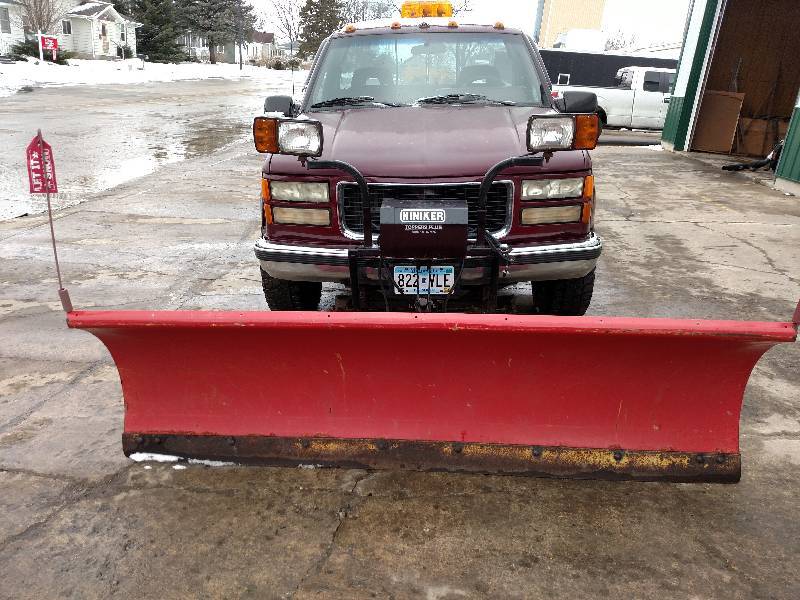 lot 10 image: 1994 GMC 2500 SLE Plow Truck, 5.7 V...