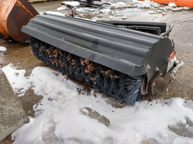 lot 13 image: Bobcat 68 Hydraulic Broom, Works...
