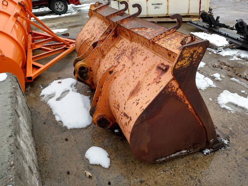 lot 24 image: Loader Bucket, 98, From John Deere...