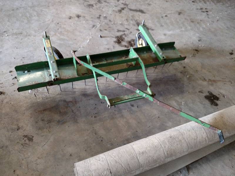 lot 41 image: John Deere 58 Lawn Rake...