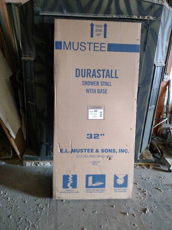 lot 45 image: Mustee Dura Stall Model 80 Shower S...