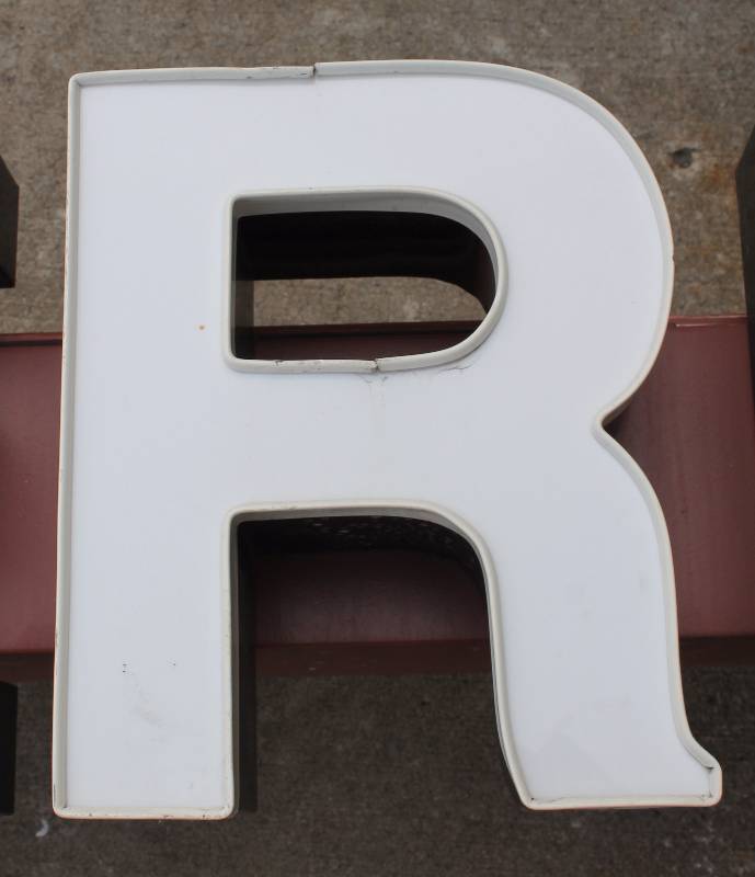 White Letter R