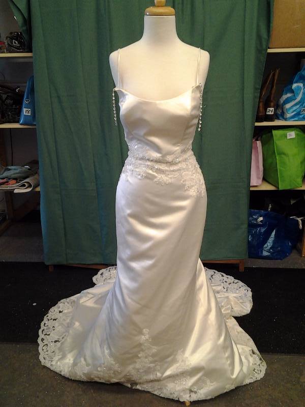 Enzoani - BeadedRhinestone - Size 8