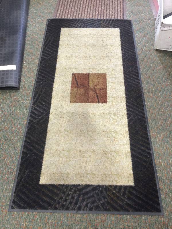 lot 3 image: Entry Door Mat