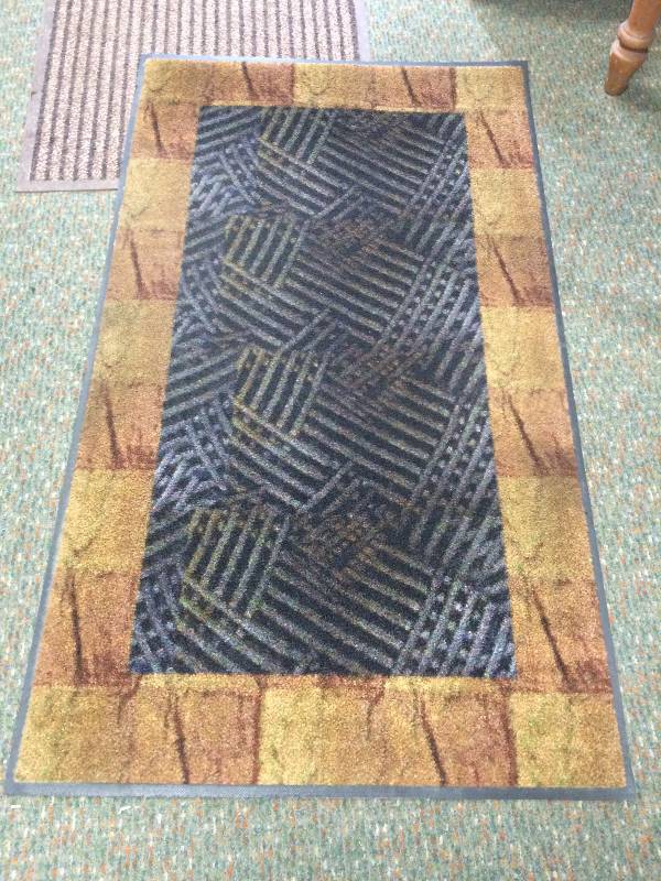 lot 4 image: Entry Door Mat