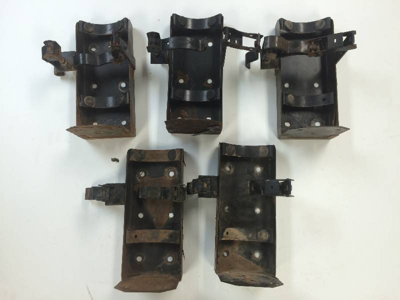 lot 33 image: Fire Extinguisher Brackets